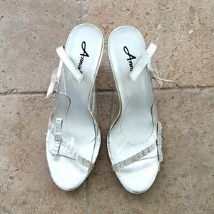 Anmie 🎀 beautiful SANDALS 👡  (only a bundle of 3 or more)